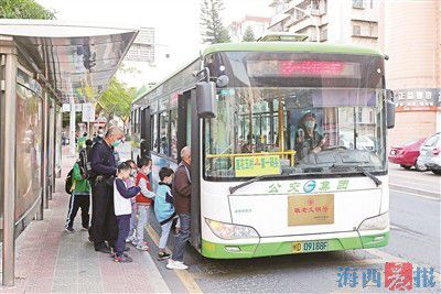 廈門公交車型不斷變化、線路不斷增加 公交更加智能化(圖2)