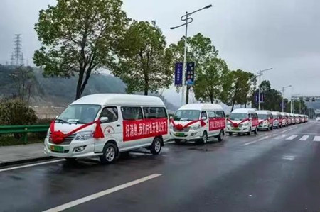 金旅客車：快遞“坐“上公交車，城鄉公交大有作為(圖2)